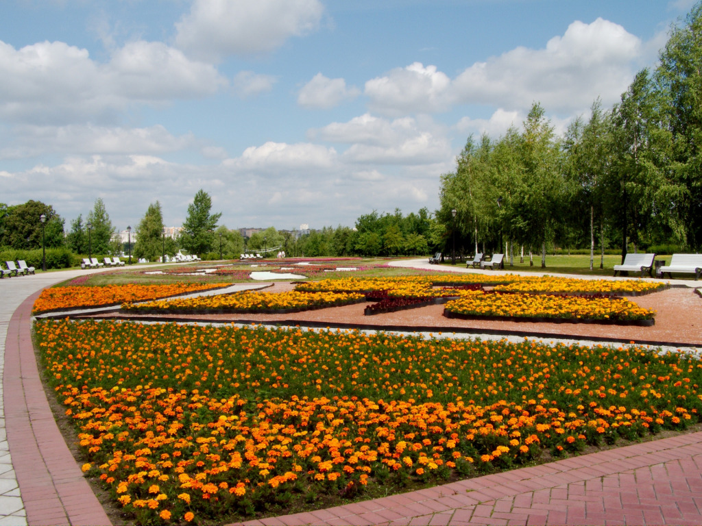 Цветочная аллея в Царицыно