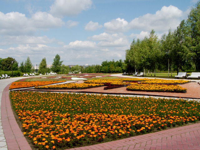 Цветочная аллея в Царицыно