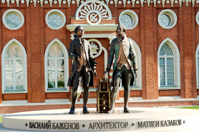 Памятник Баженову и Казакову