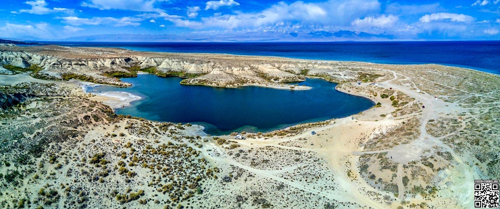 Соленое озеро Туз-Куль в Иссык-Куле, Кыргызстан, Азия.
